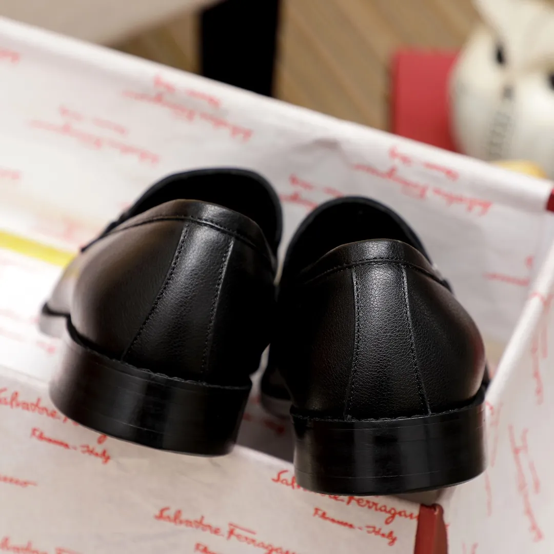 Factory price 420 🔥Ferragamo's new men's casual slip-on shoes🇨🇳Official website original 1:1 mold opening, original quality💯Fine workmanship, high-end luxury☘The upper is made of imported Italian first-layer cowhide🌴🐑leather lining🍓Rubber wear-resistant and non-slip outsole, breathable and comfortable to wear🍍The first choice for high-end men🍉Black, size 38-45